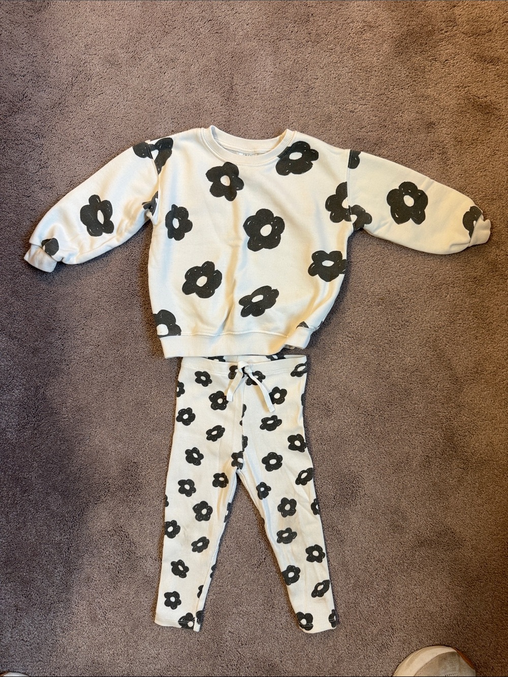 Zara Cream and Black Floral Sweatshirt and leggings Set